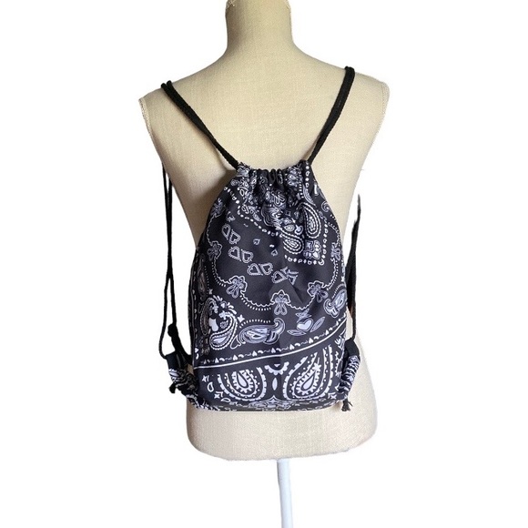 Paisley Black & White  Drawstring Backpack Workout Gym Sport Bag DrawString  New - Picture 3 of 14